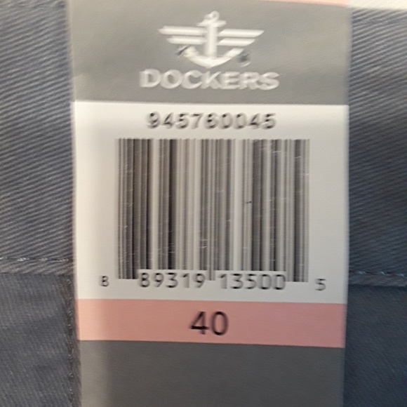 Docker Men's The Perfect Khaki Shorts  Waist: 40 - Picture 7 of 8